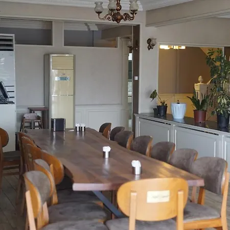 Hotel Yali *